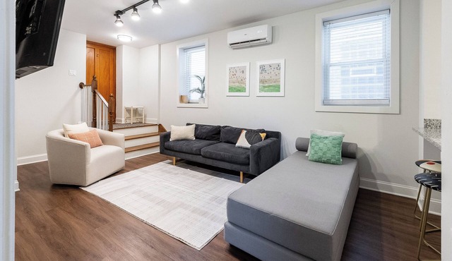 Modern Apt in Trendy Neighborhood w/Free Parking