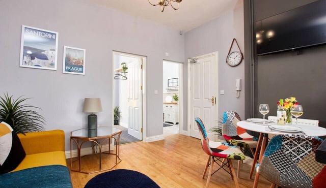 Modern Apt w/Gym Access; Near EMA & Donington