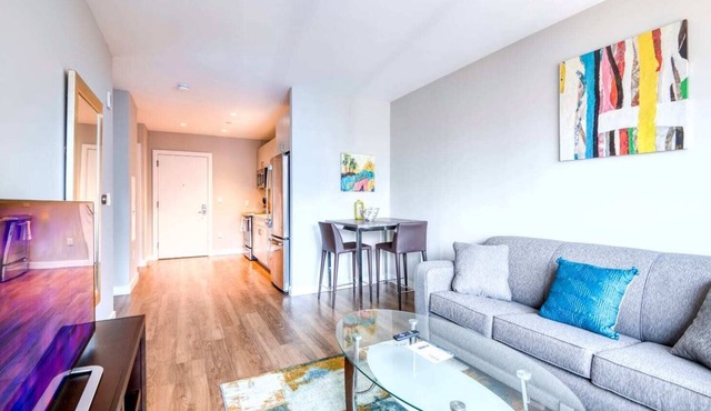 Modern Apt with Water Views and Gym