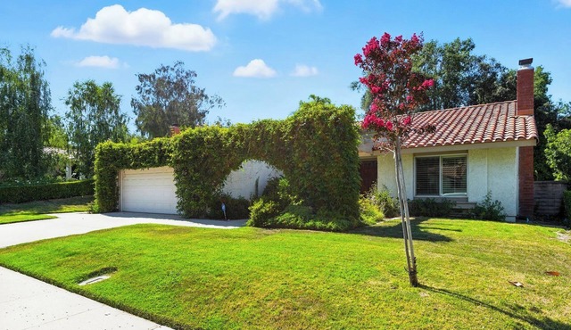 Modern Arches Family Home for 6, in Westlake Village, CA