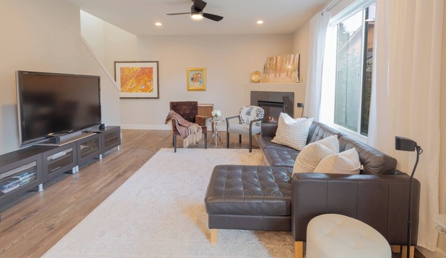 Modern Astoria Homestay Water Views + Garden