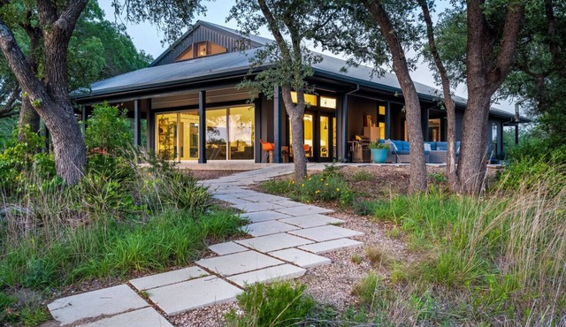 Modern ATX Hill Country Oasis, Stargazers + Birdwatchers Delight