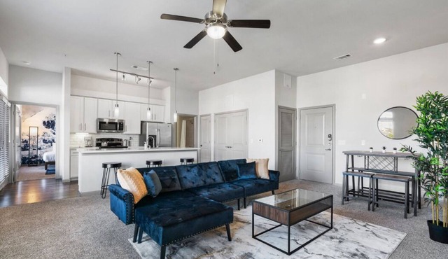 Modern Austin 2BR 2B Unit with Pool,Parking & WiFi