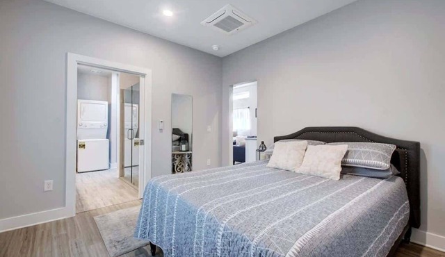 Modern Austin Guesthouse w/Family-Friendly Amenities