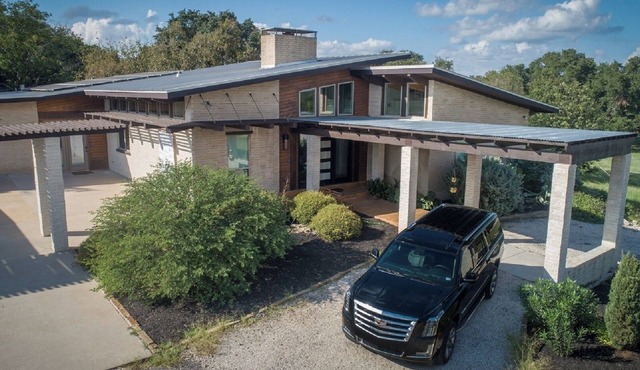 Modern Austin Retreat Getaway - exquisite home!