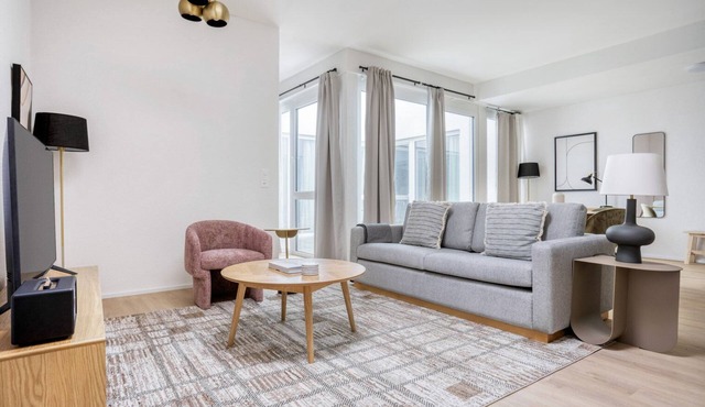 Modern Bachletten 2 Room w/Storage, nr local market, by Blueground