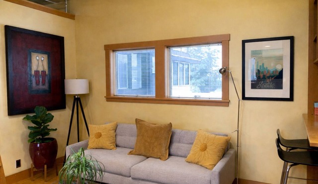 “Modern Ballard 2BR + 2 Sleeping Lofts - Sleeps 6”