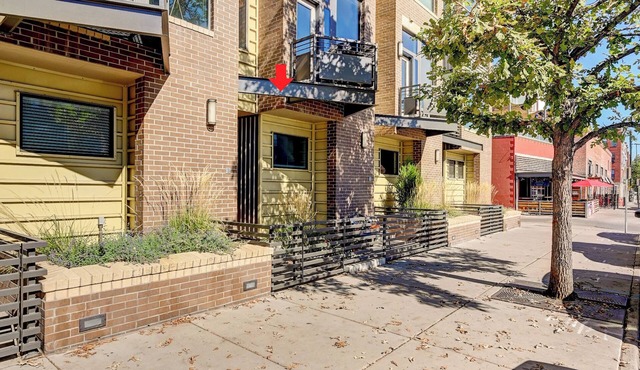 Modern Ballpark 2-bedroom townhome with private roof deck and attached garage