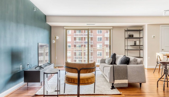 Modern Ballston 2BR w/Concierge, W/D & Pool, near Metro, by Blueground