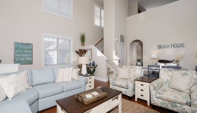 Modern Bayside Villa: Ideal for Family and Golf