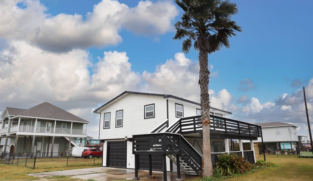 Modern Beach Bungalow - 10min walk to beach