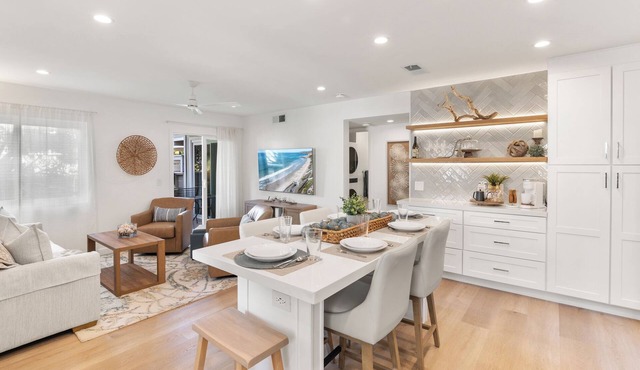 Modern Beach Condo - Luxury Coastal Retreat