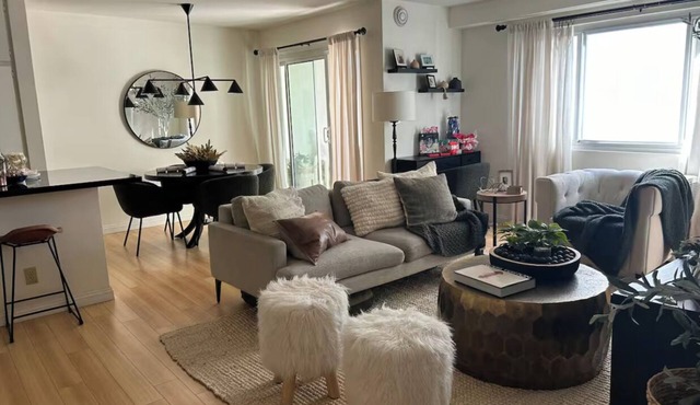 Modern Beach Getaway - 7 min walk to the beach!