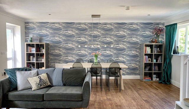 Modern beach house 3 bed, 3 bath, balcony, sea view