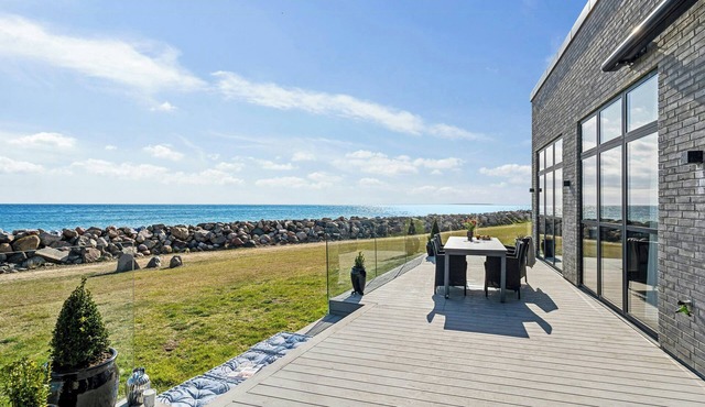 Modern beach house with sea views at Bjørnsknude