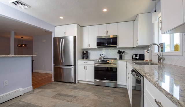 Modern Beach House - Just renovated 4 Bedroom Family Home