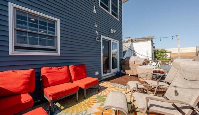Modern Beach house w/a Hot tub!