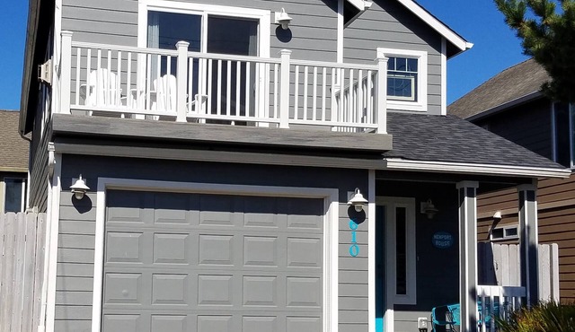 Modern Beach House with Partial Ocean Views - Walk to Nye Beach & Attractions