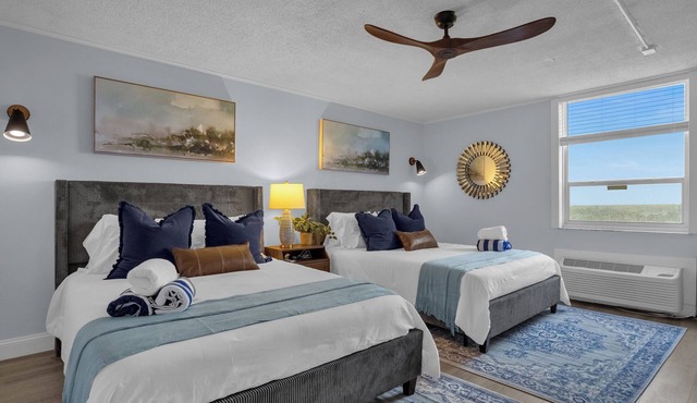 Modern Beach Oasis nSleeps 4~Pool~Gym~Kitchen~Games~Parking