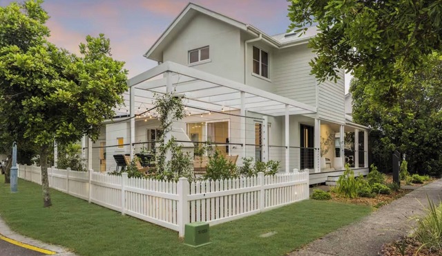 Modern Beach Oasis: Marcoola