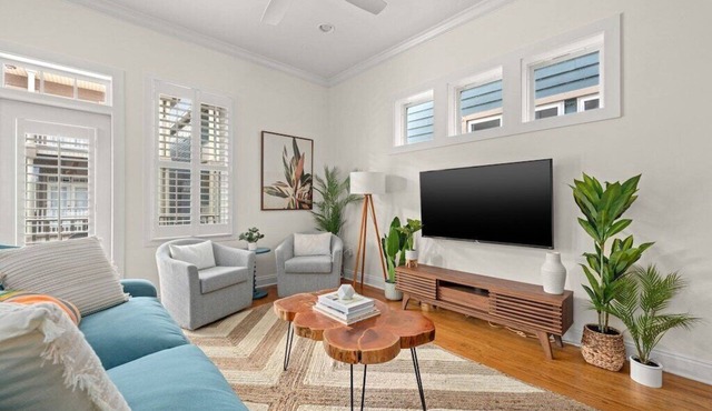 Modern Beach Home 4 Min Walk to Beach Pool&BBQ