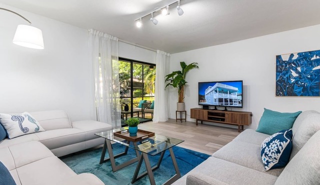 Modern Beach Villa 1 Locate Between Boca Raton &Deerfield Beach