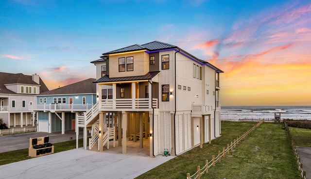 Modern Beachfront Retreat in Crystal Beach – Pool, Elevator & Sleeps 20