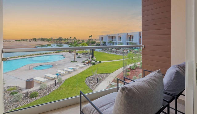 Modern Beachfront w/Pool, Hot Tub, Golf & Views