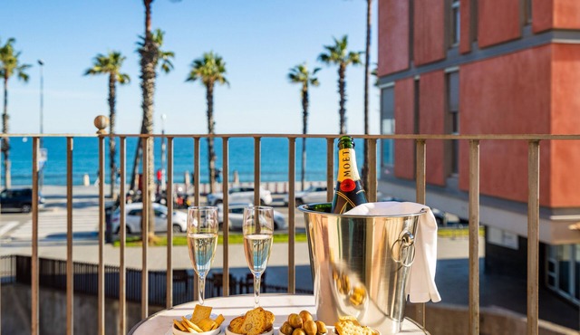 Modern Beachfront Apartment with Balcony & Stunning Sea Views in Barceloneta