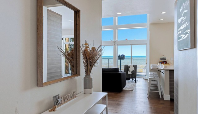 Modern | Beachfront | Sleeps 10