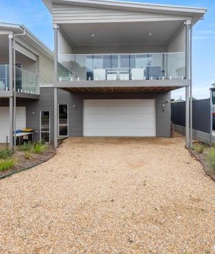 Modern Beachhouse, sea views