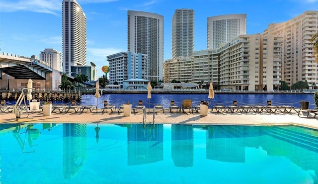 Modern Beachwalk Apt 805