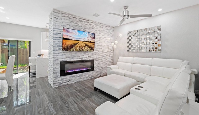 Modern Beautiful 3-bedroom townhome in Cutler Bay