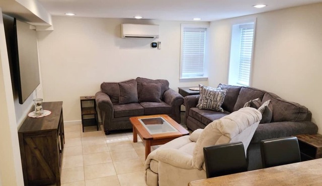 Modern, Beautiful & Warm Apartment Unit with Beach Passes!!!