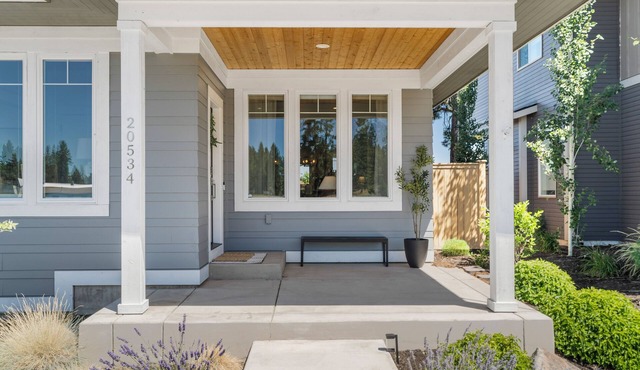 Modern Bend Home — Hot Tub, Sauna, Cold Plunge + Dog-Friendly Yard