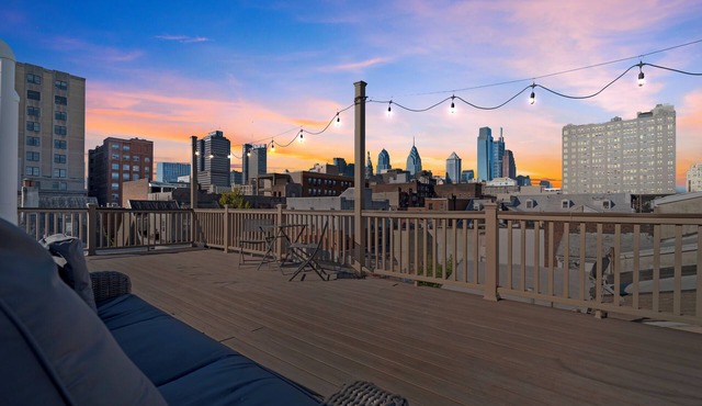 Modern Bi-Level Loft w/Private Rooftop Deck + Game Room Near Convention Center