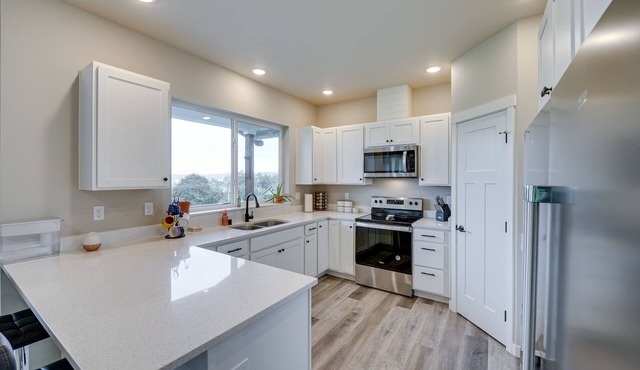 Modern Blaine Vacation Rental, 33 Mi to Vancouver!