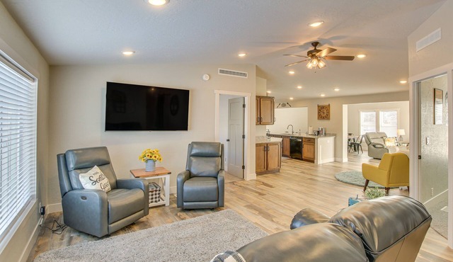 Modern Bloomington Home ~ 10 Mi to Bear Lake!