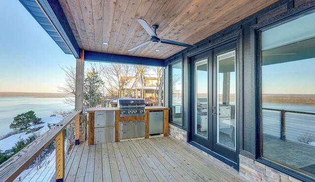 Modern Bluff-Top House w/Greers Ferry Lake Views