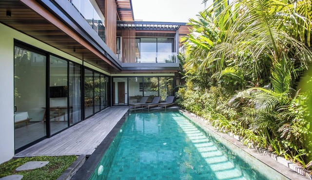 Modern Boho 5BR, 200m to Canggu's Beachfront