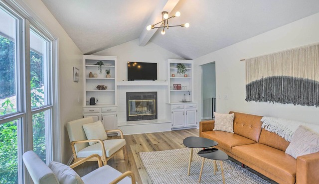 Modern Boho Gem: Yard + 10 Mi to Baxter Arena