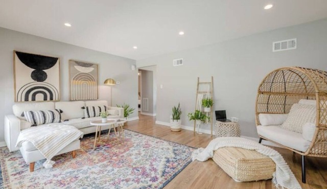 Modern Boho house in Lombard 7 min to Metra