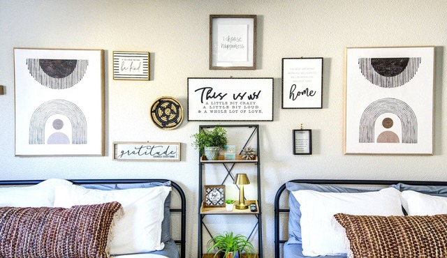 Modern Boho Retreat W/3 Spacious Bedrooms +3Bathrooms +Garage