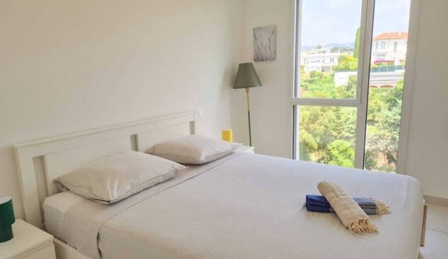 Modern, Brand-New Apartment with AC & Rooftop Pool – Walk to Beach & Port