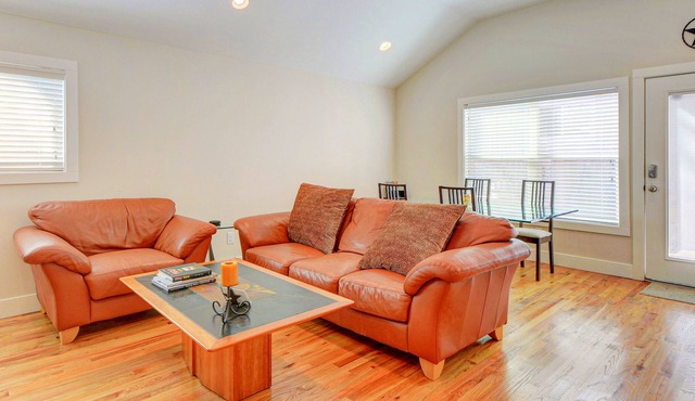 Modern Brentwood Guest House - Minutes to Burnet Road Restaurants & UT