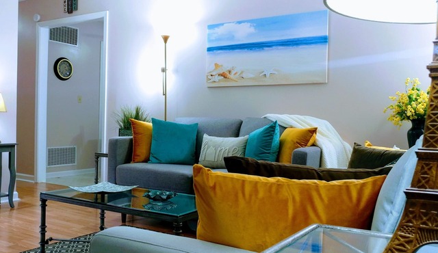 Modern Brick Home 9.2 mi to Mammoth Cave Sleeps 10