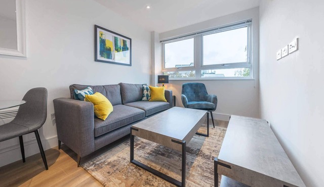 Modern & Bright 1 Bed Apartment in East Grinstead