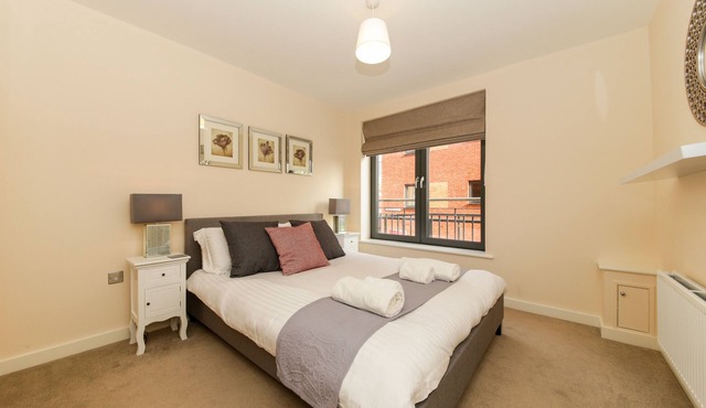 Modern & Bright, 2Bd Waterfront Location, Parking