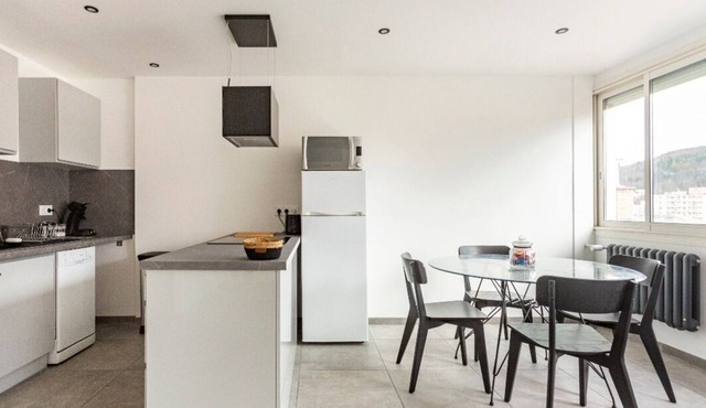 Modern, bright and sunny apartment