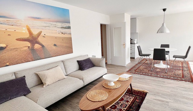 Modern & bright apartment with Netflix & mountain view
